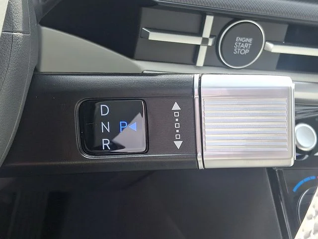 New 2027 White Hyundai SEL image 11