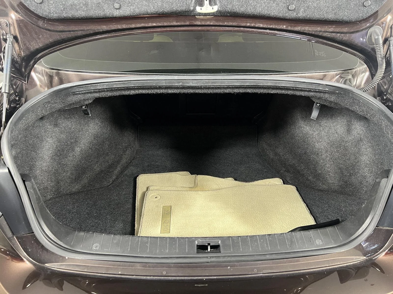 Used 2018 Mocha Almond INFINITI 3.0t LUXE image 21