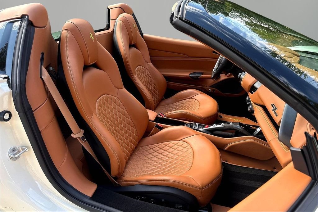 Used 2018  Ferrari  image 23