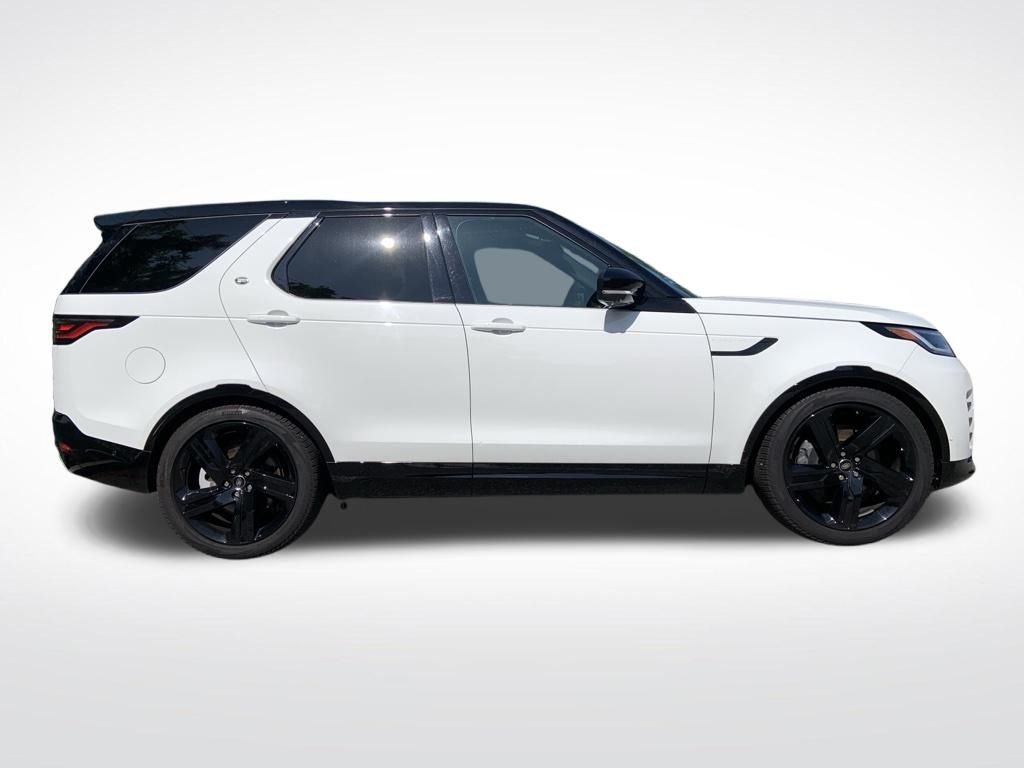 Used 2025 White Land Rover Dynamic SE image 4
