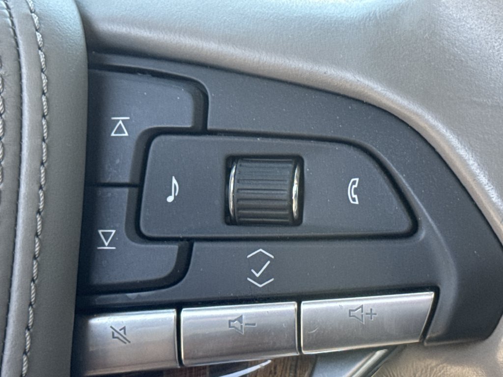 Used 2021 White Cadillac Sport Platinum image 29
