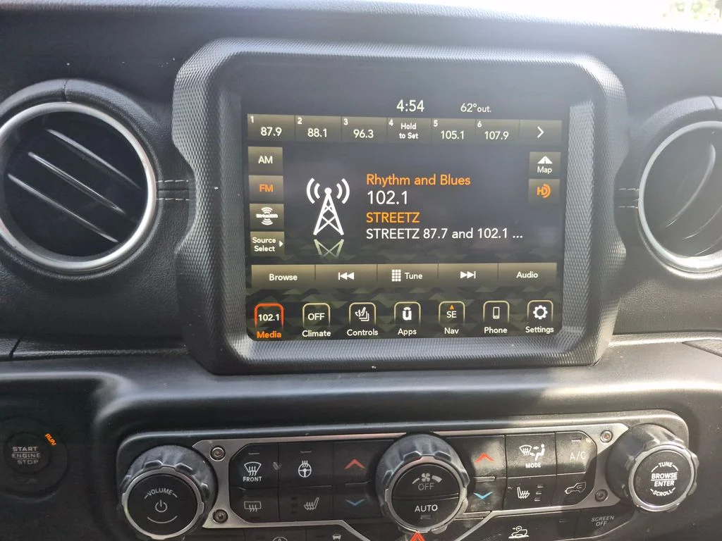 Used 2023 White Jeep Sahara image 19