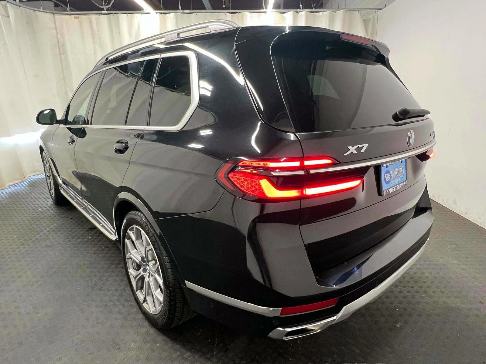 Used 2024 Black BMW xDrive40i image 9