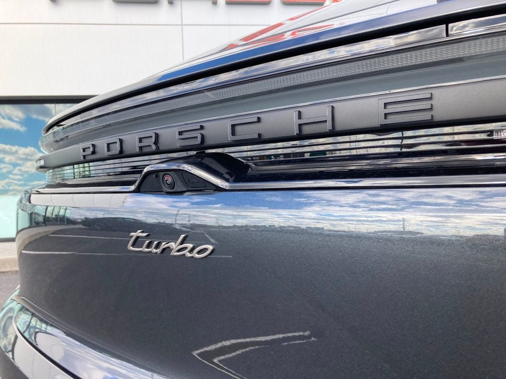 2025 Porsche Macan Turbo Electric - Photo 28
