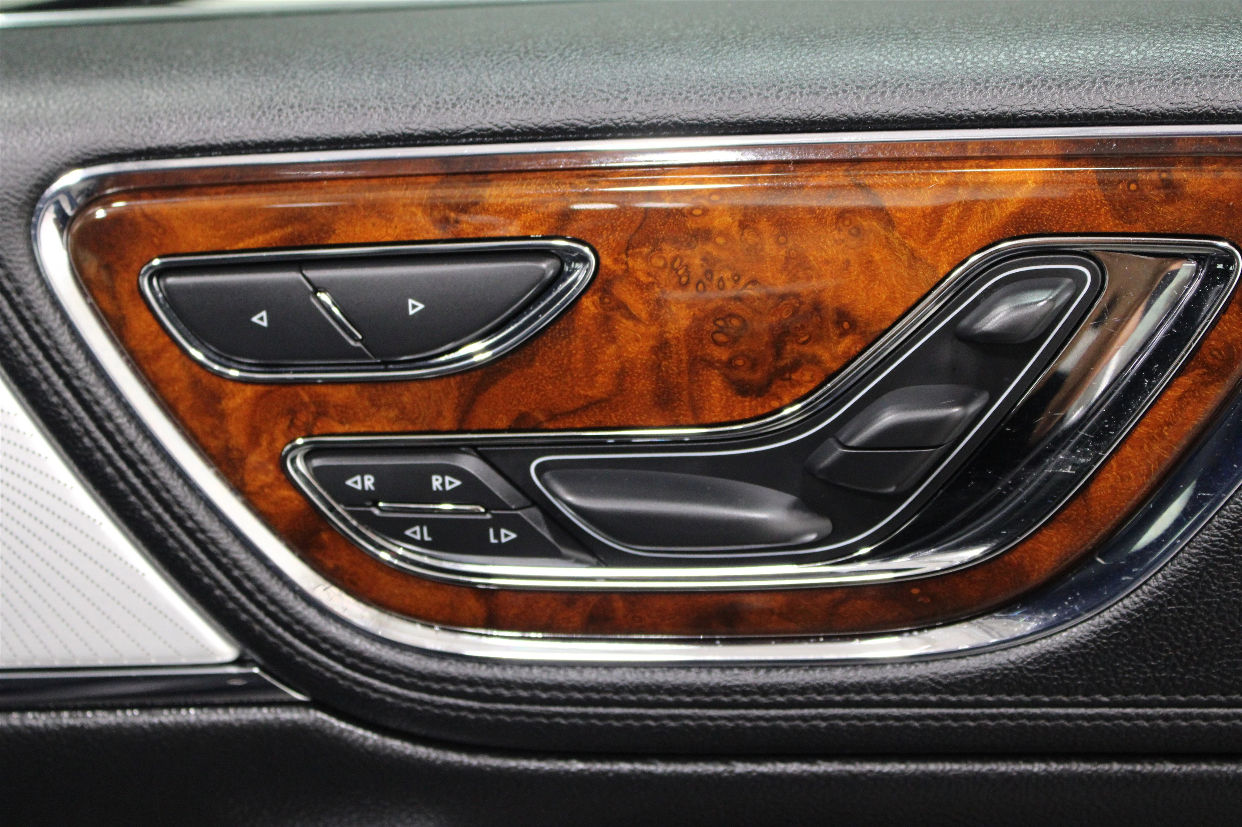 2018 Lincoln Continental Reserve - Photo 27