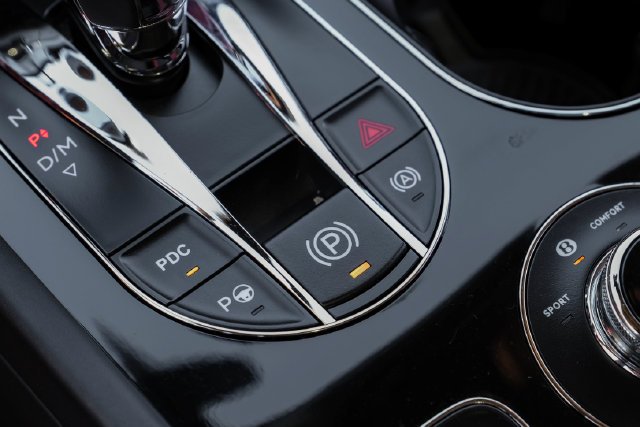 Used 2019 Black Crystal over Cricket Ball Bentley V8 image 36