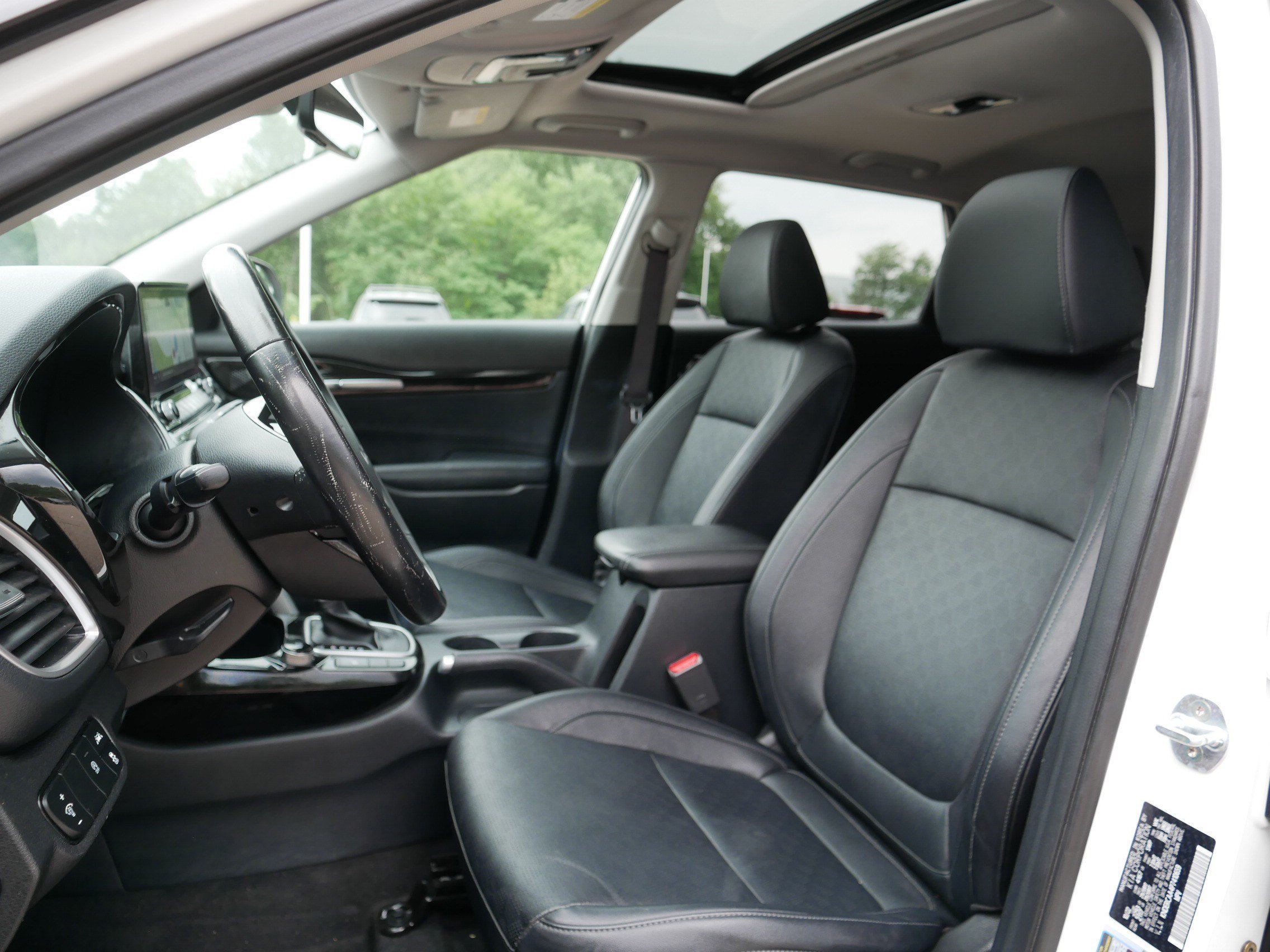 Used 2023 Snow White Pearl Kia EX image 34