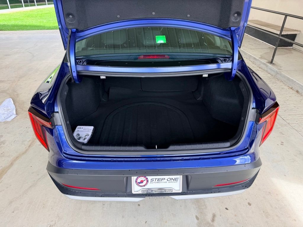 Used 2025 Blue Kia LXS image 30
