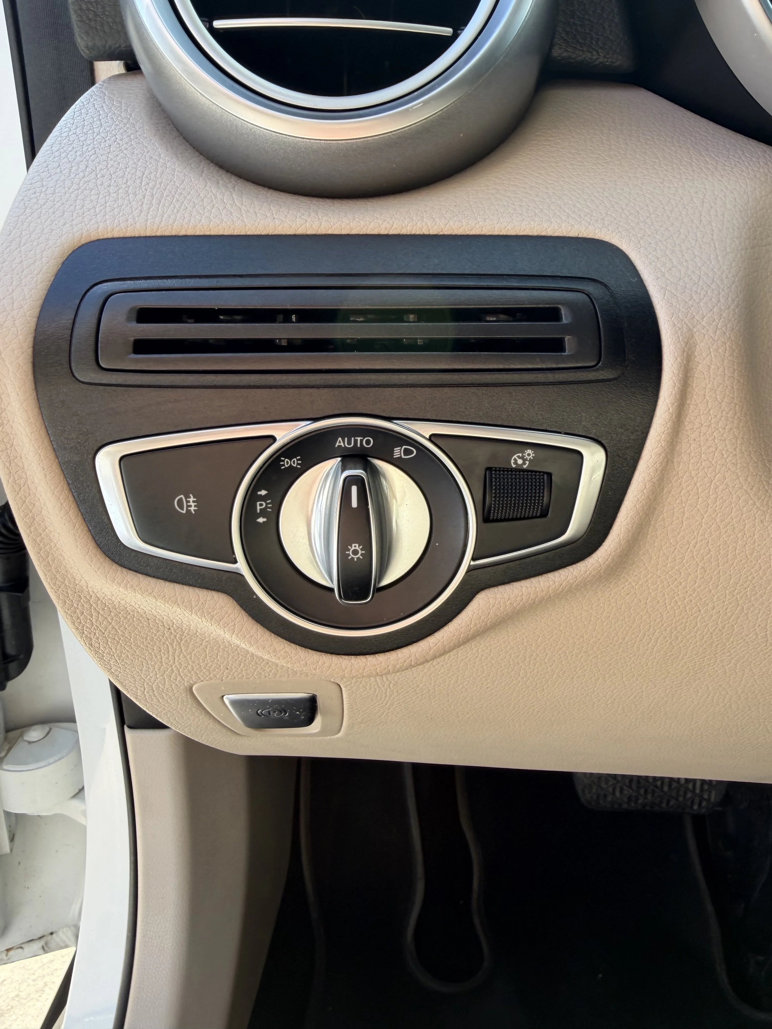 Used 2019 White Mercedes-Benz GLC 300 image 12
