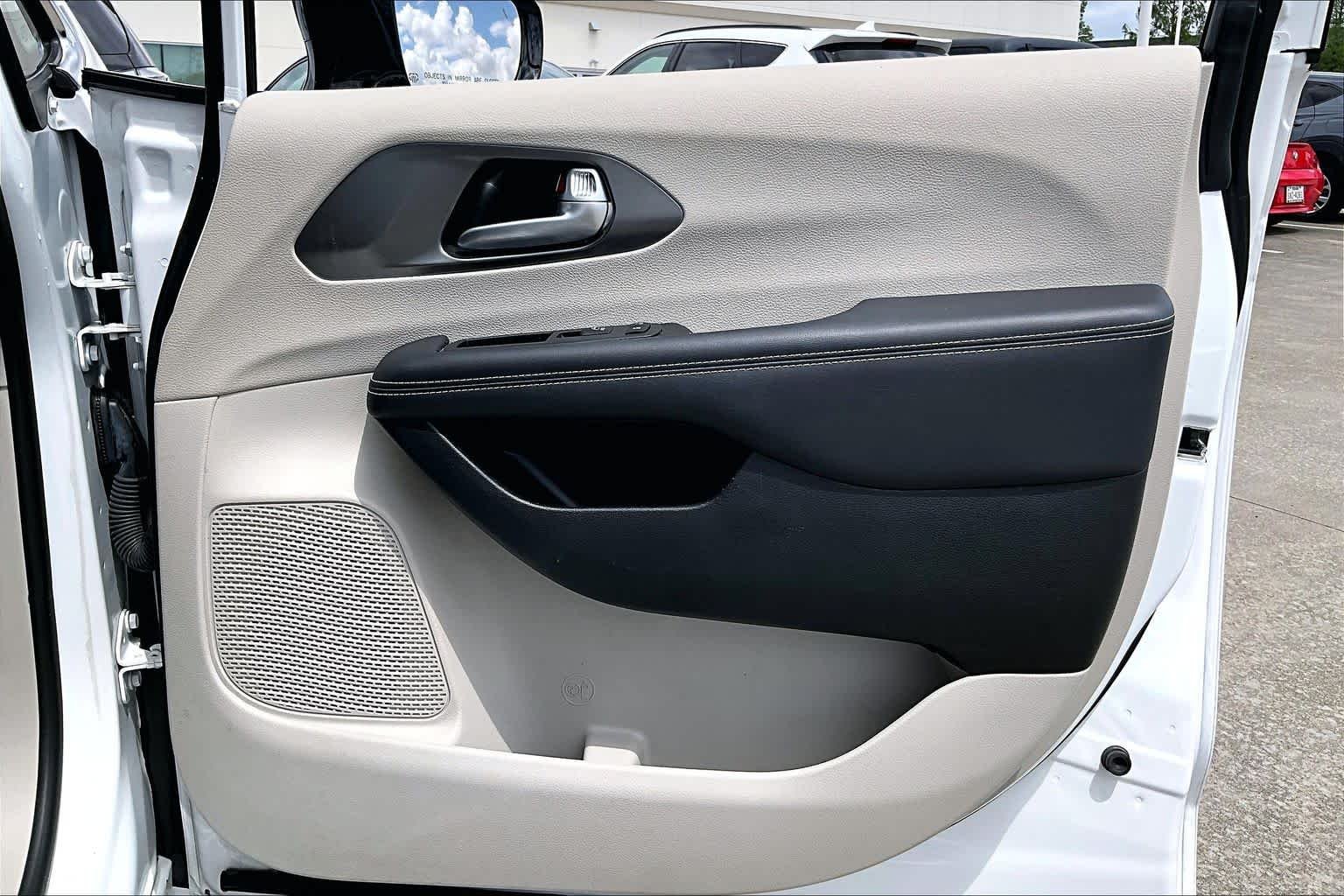 Used 2024 Bright White Clearcoat Chrysler Touring L image 20