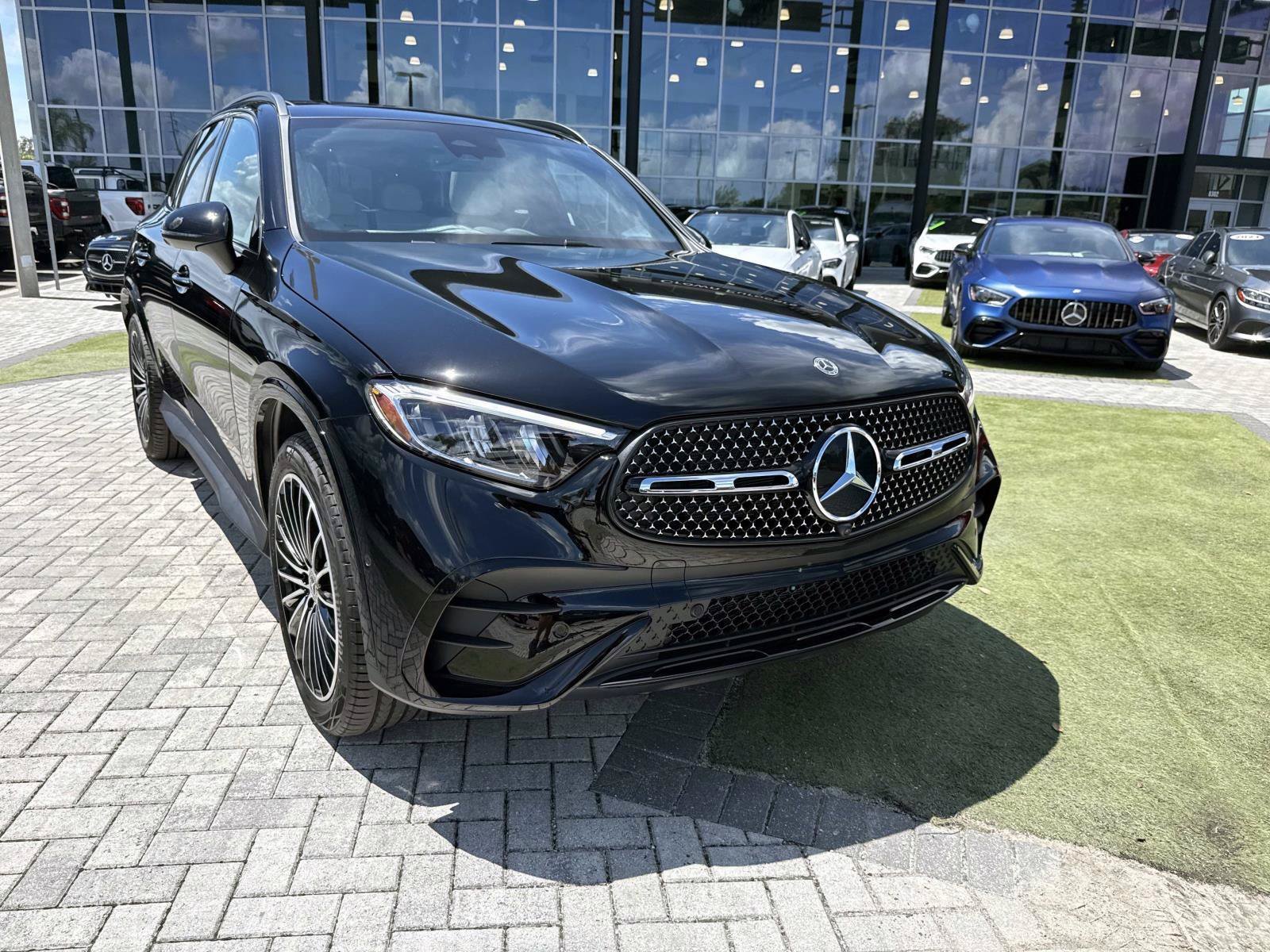 New 2027 Black Mercedes-Benz 300 SUV image 8