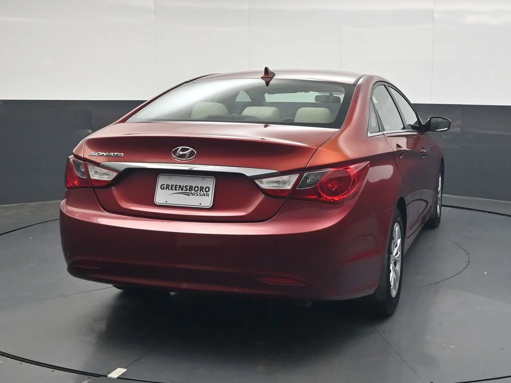 Used 2011 Red Hyundai GLS image 5