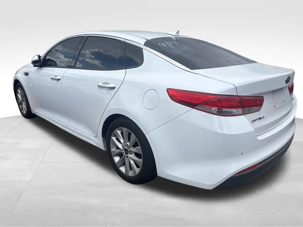 Used 2018 White Kia EX image 16