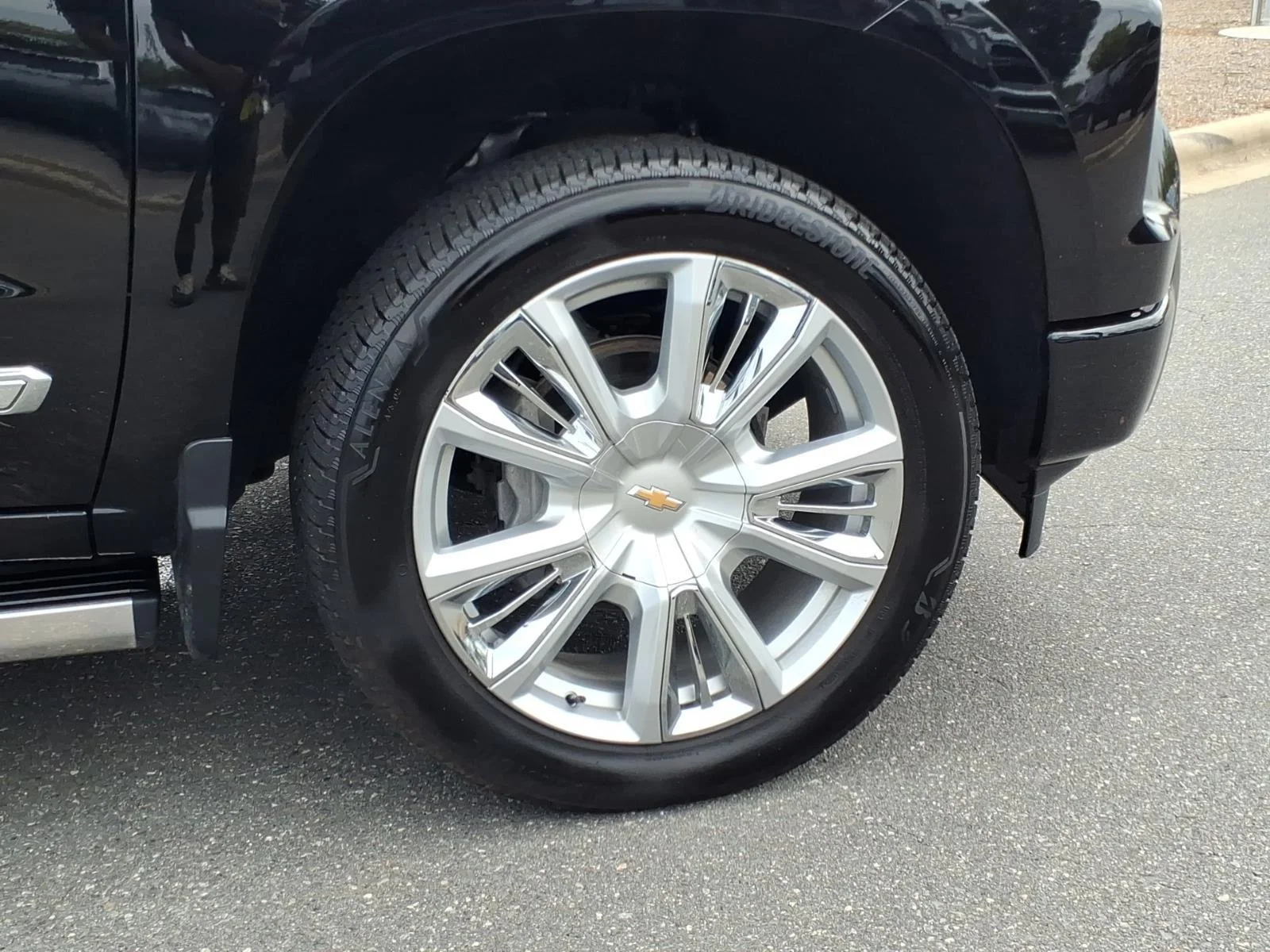 Used 2025 Black Chevrolet High Country image 13