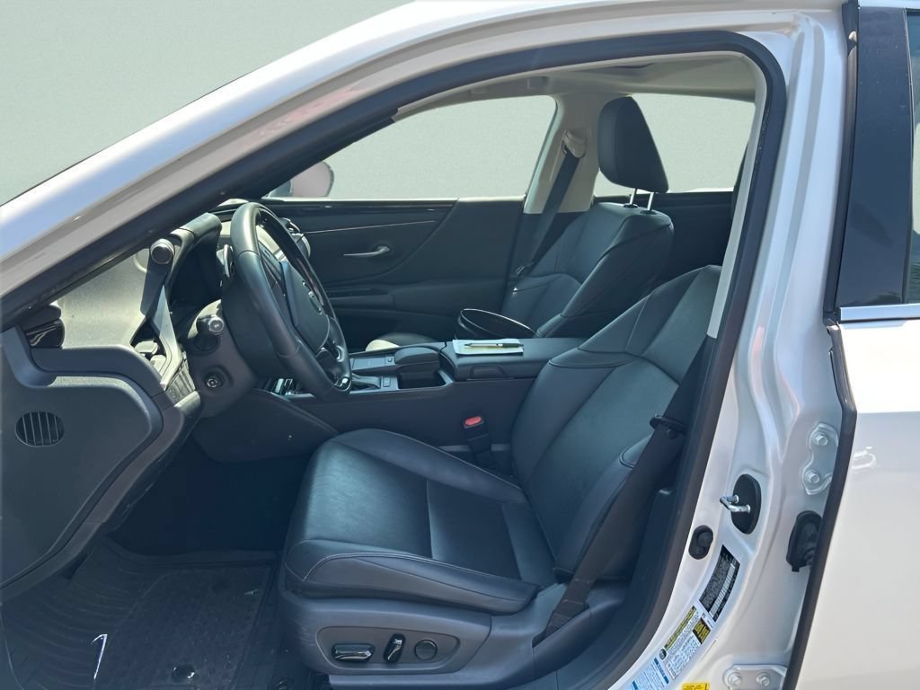 Used 2021 White Pearl Lexus 250 image 16