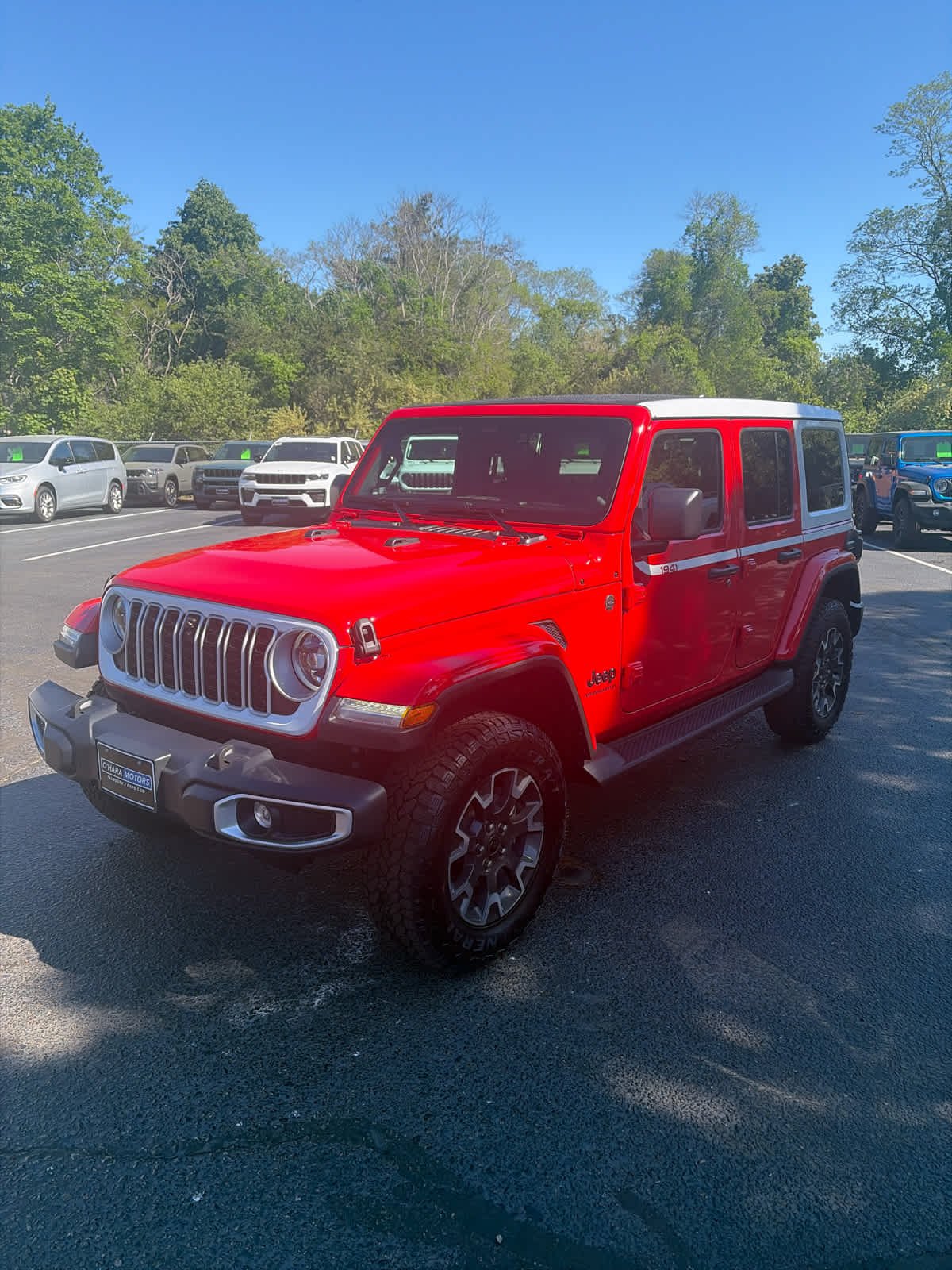 New 2026 Firecracker Red Clear-Coat Exterior Paint Jeep Sahara image 2