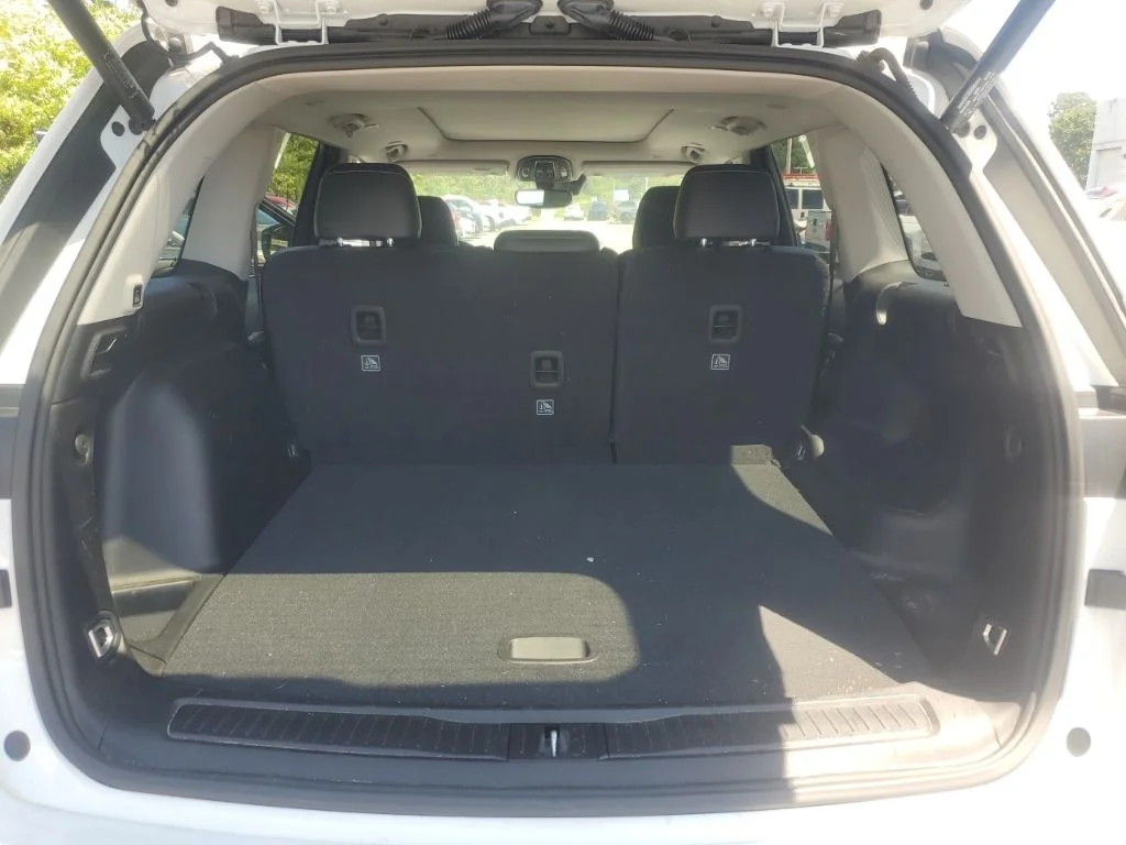 Used 2023 White Jeep Limited image 18