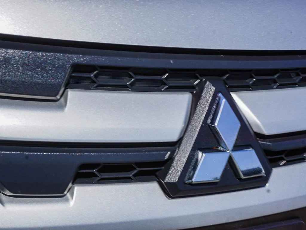 Used 2024 Silver Mitsubishi 2.0 ES image 11