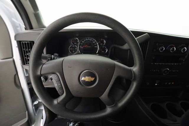 2024 Chevrolet Express Passenger LT - Photo 10