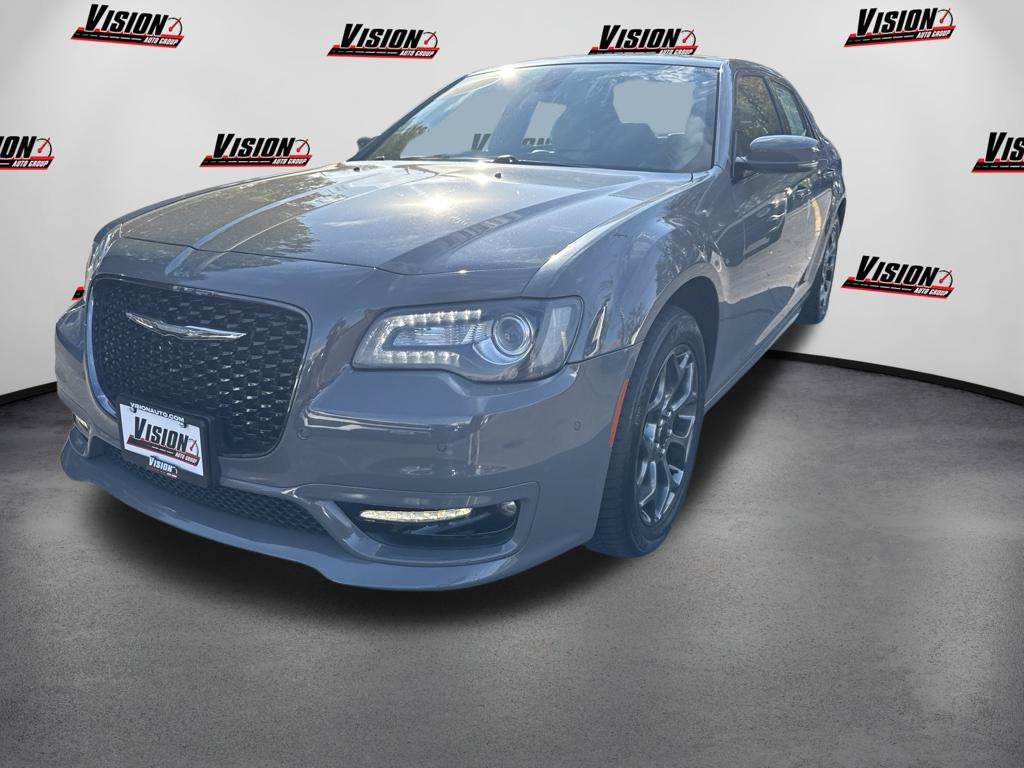 Used 2017 White Chrysler S image 1