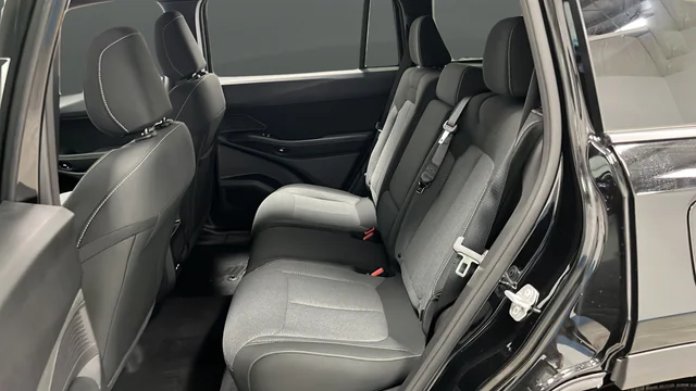 New 2026 Diamond Black Crystal Pearlcoat Jeep Laredo image 22