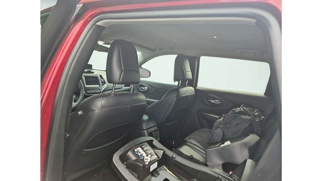 Used 2020 Velvet Jeep Latitude Plus image 14