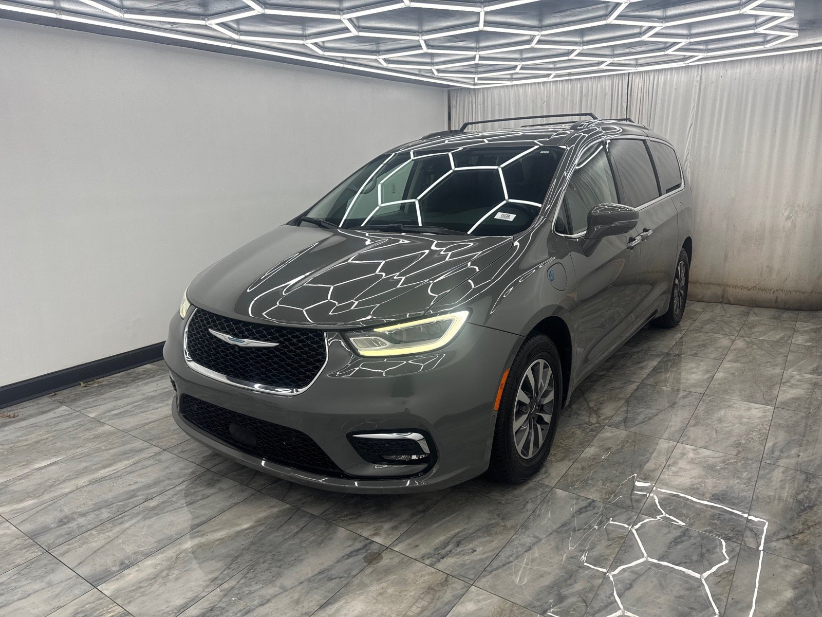 2021 Chrysler Pacifica Hybrid Touring L photo 3