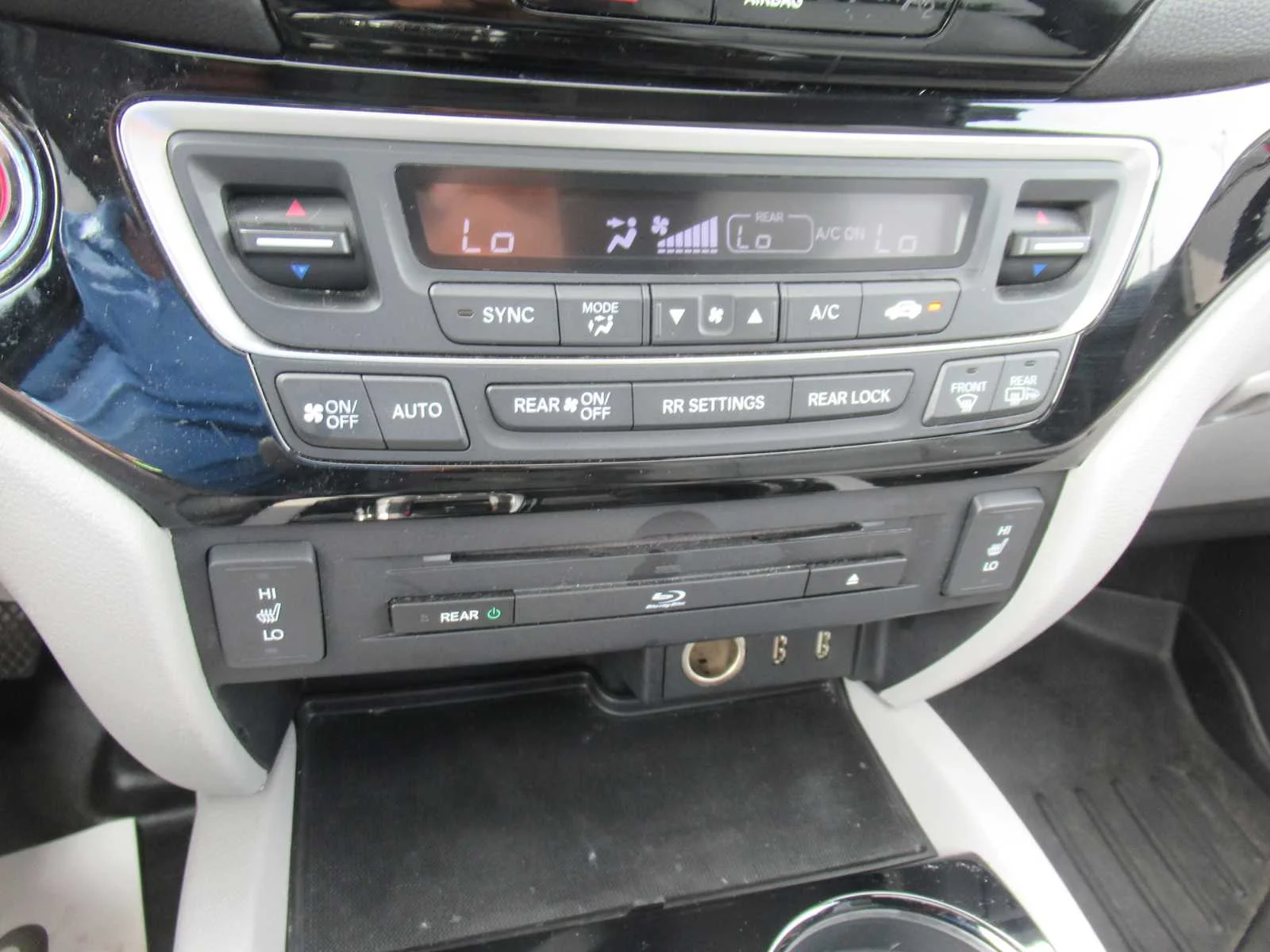 Used 2016 Black Forest Pearl Honda Touring image 28