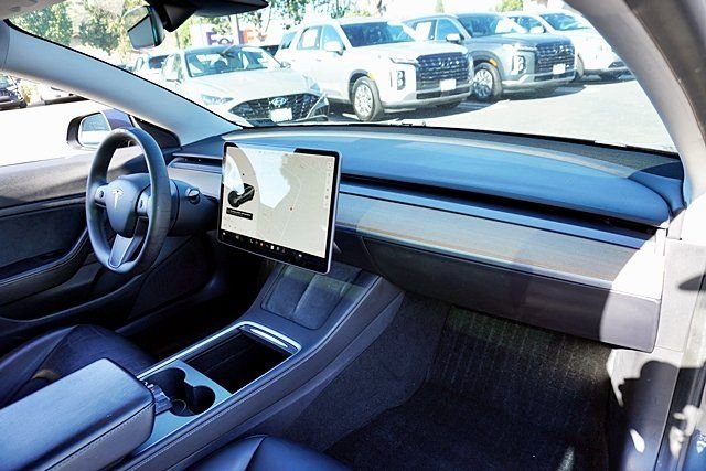 Used 2021  Tesla Standard Range Plus image 10