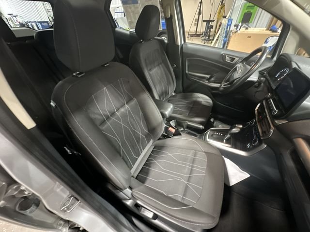 Used 2020 Silver Ford SE image 32