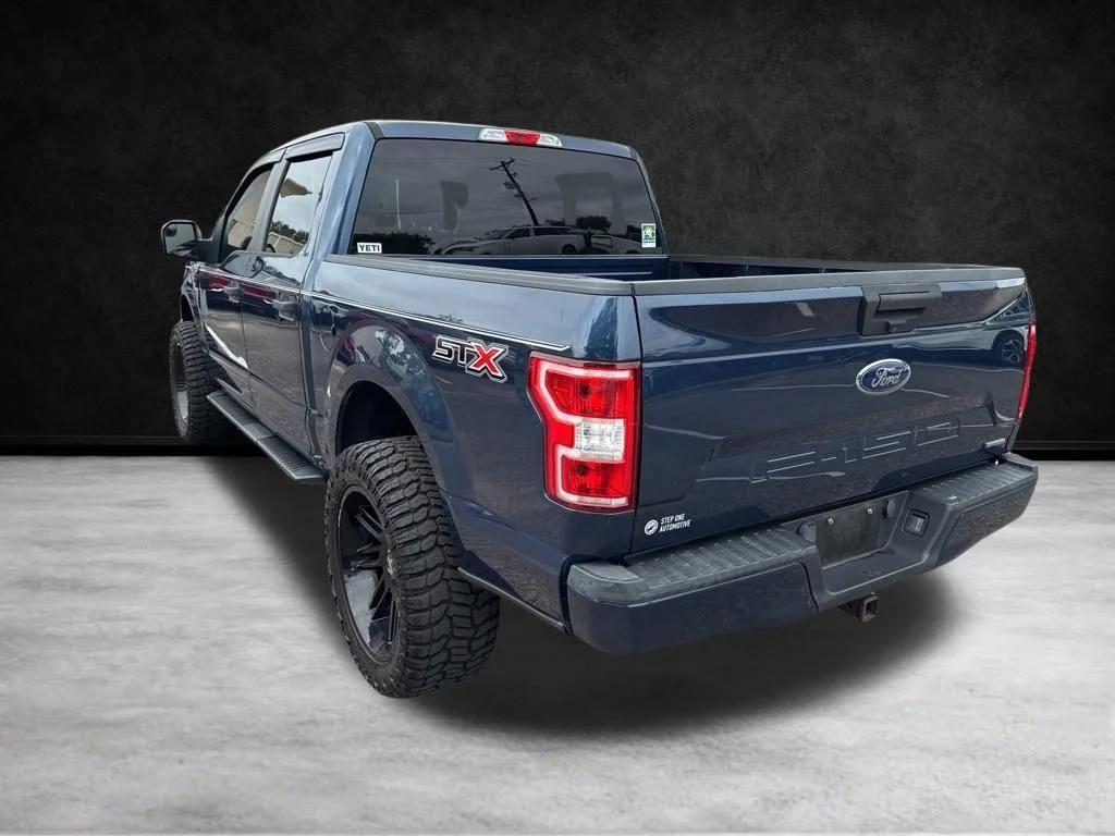 Used 2018 Blue Ford XL image 8