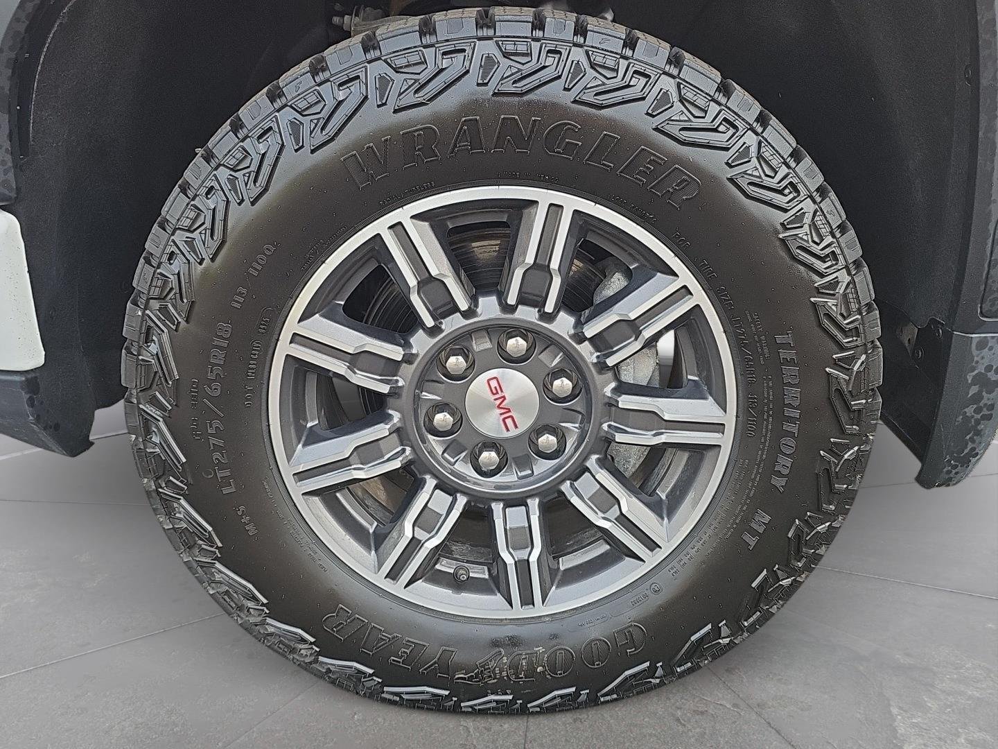 Used 2025 Summit White GMC AT4 image 10