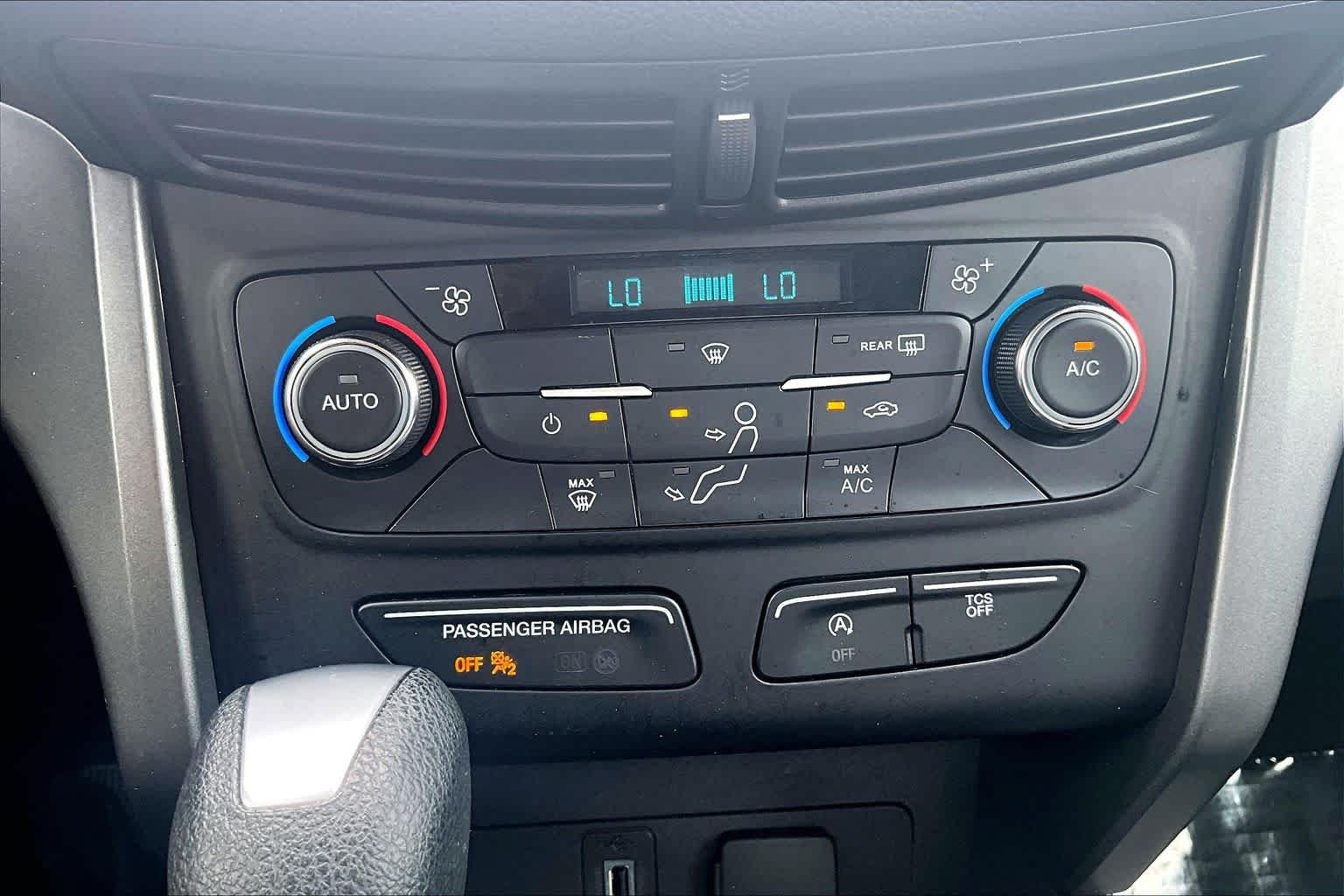 Used 2017 Ingot Silver Metallic Ford SE image 34