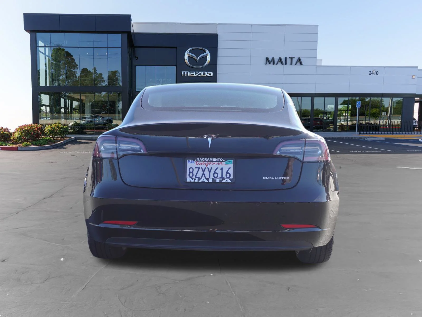Used 2022 Solid Black Tesla Long Range image 4