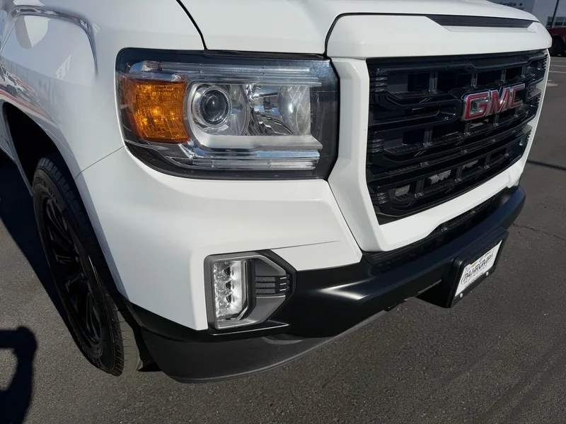 Used 2022 Summit White GMC Elevation image 28