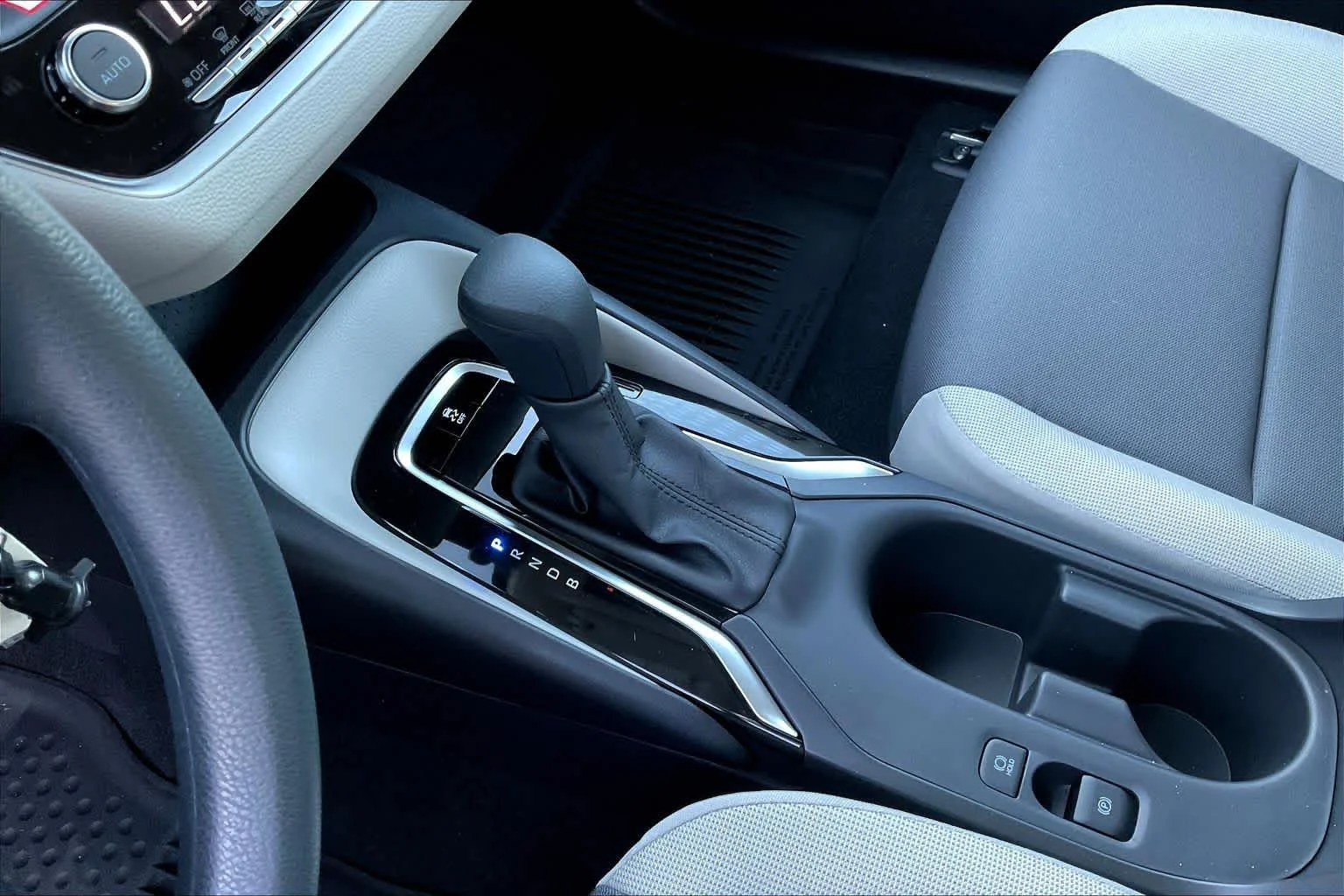 New 2027 Classic Silver Metallic Toyota LE image 7