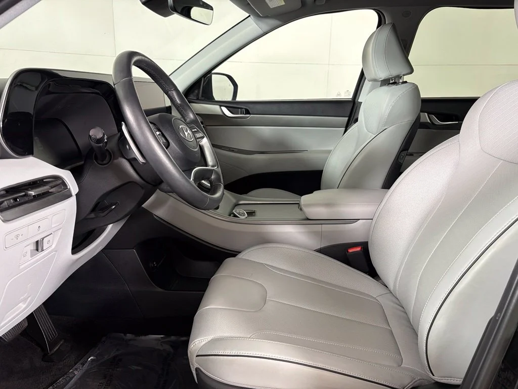 Used 2025 Black Hyundai SEL image 22