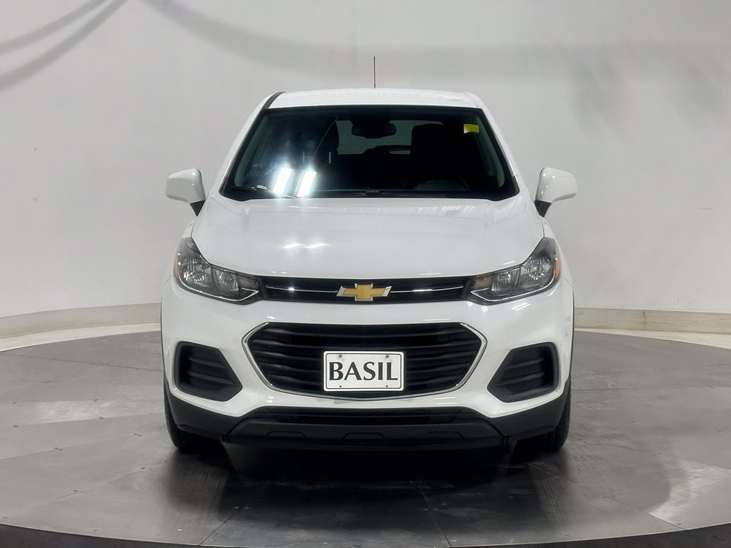 Used 2020 White Chevrolet LS image 9