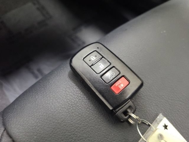 Used 2016 Classic Silver Metallic Toyota Limited image 35