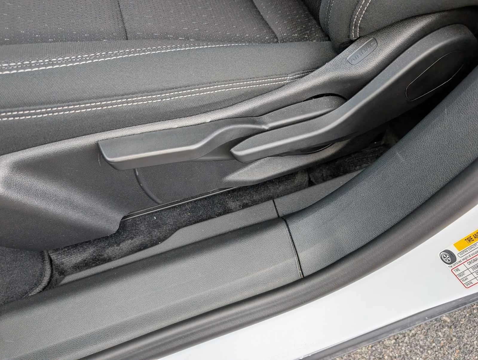 New 2025 Summit White Chevrolet AWD LT image 28