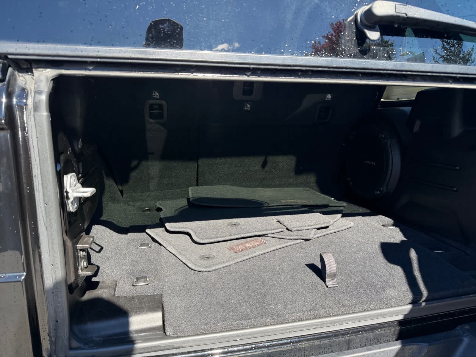 Used 2019 Black Jeep Sahara image 25
