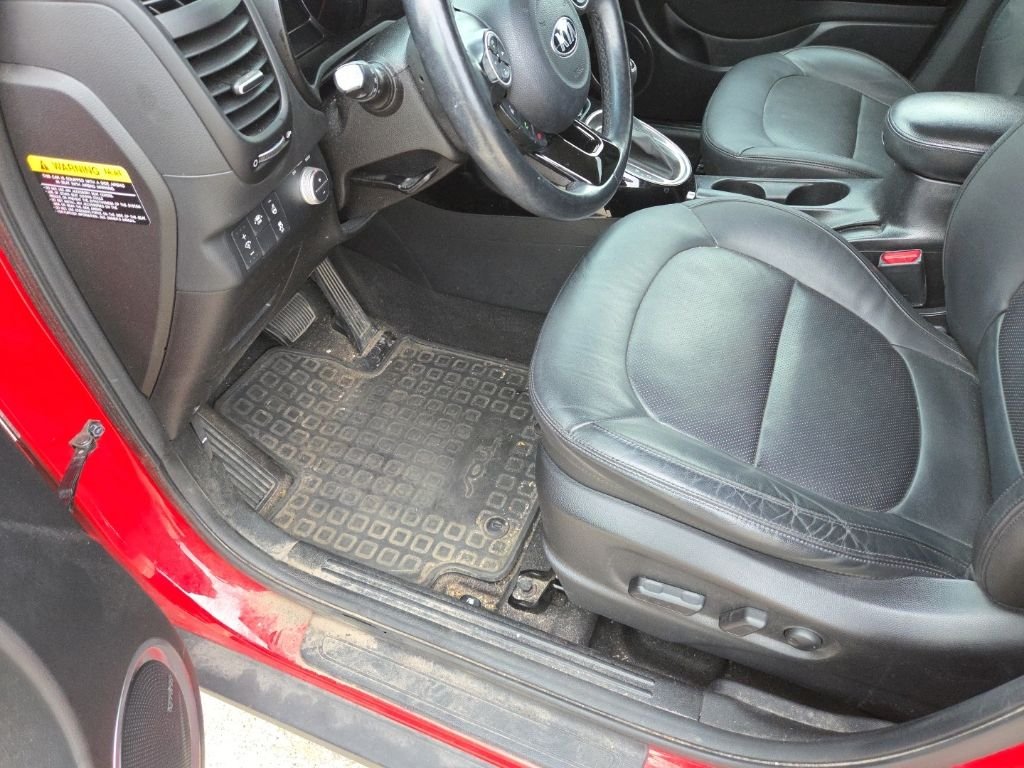 Used 2016 Inferno Red Kia Exclaim image 9