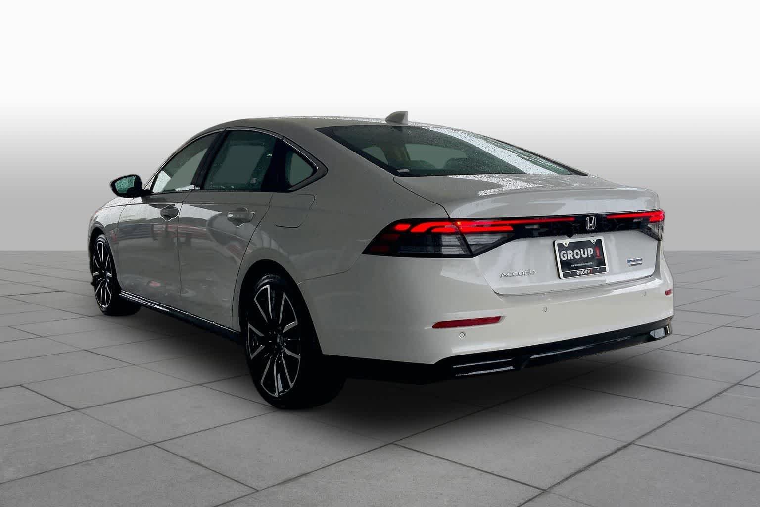 New 2026 Platinum White Pearl Honda Touring Hybrid image 9
