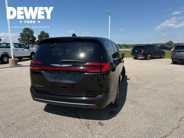 Used 2023 Brilliant Black Crystal Pearlcoat Chrysler Touring L image 12