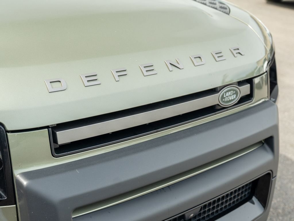 Used 2024 Green Land Rover X-Dynamic SE image 16