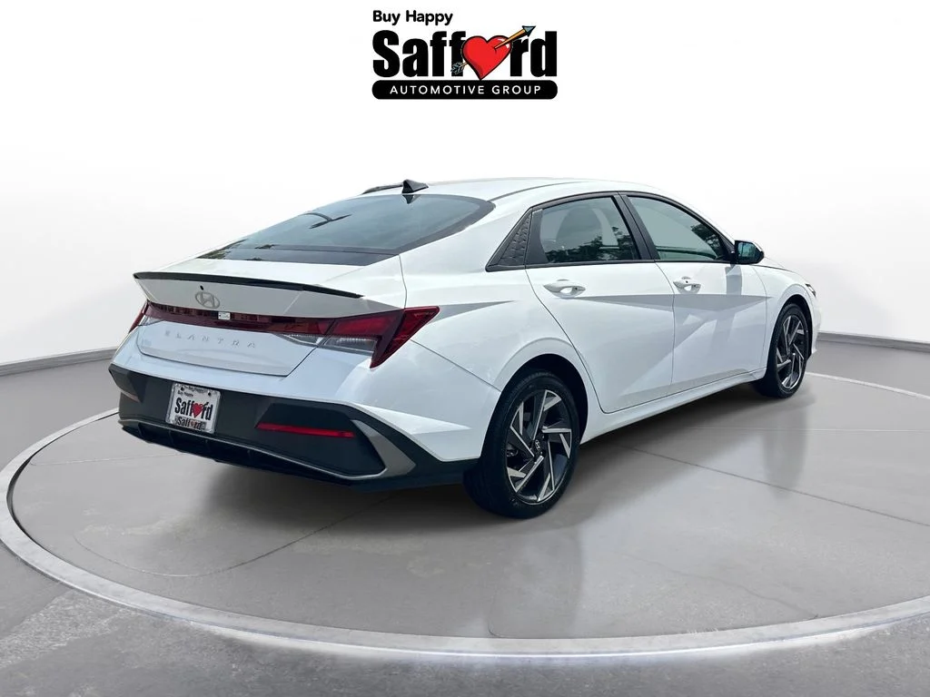 Used 2025 White Hyundai SEL Sport image 8