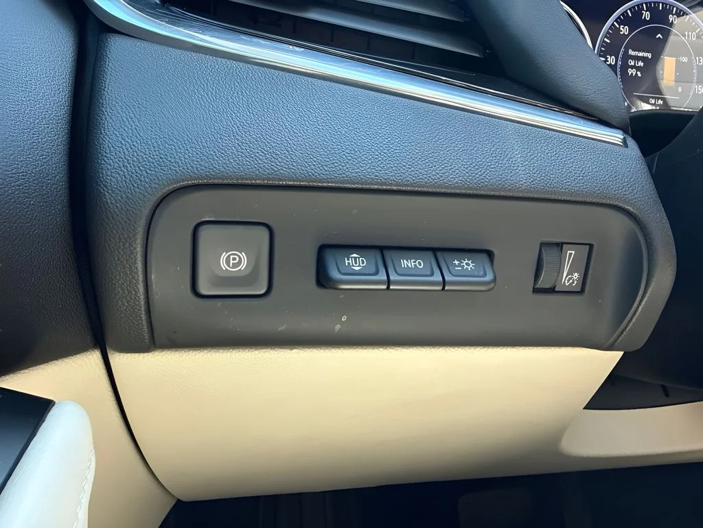 Used 2023 White Buick Premium Group image 27
