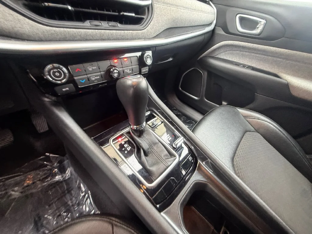 Used 2024 Black Jeep Latitude image 22