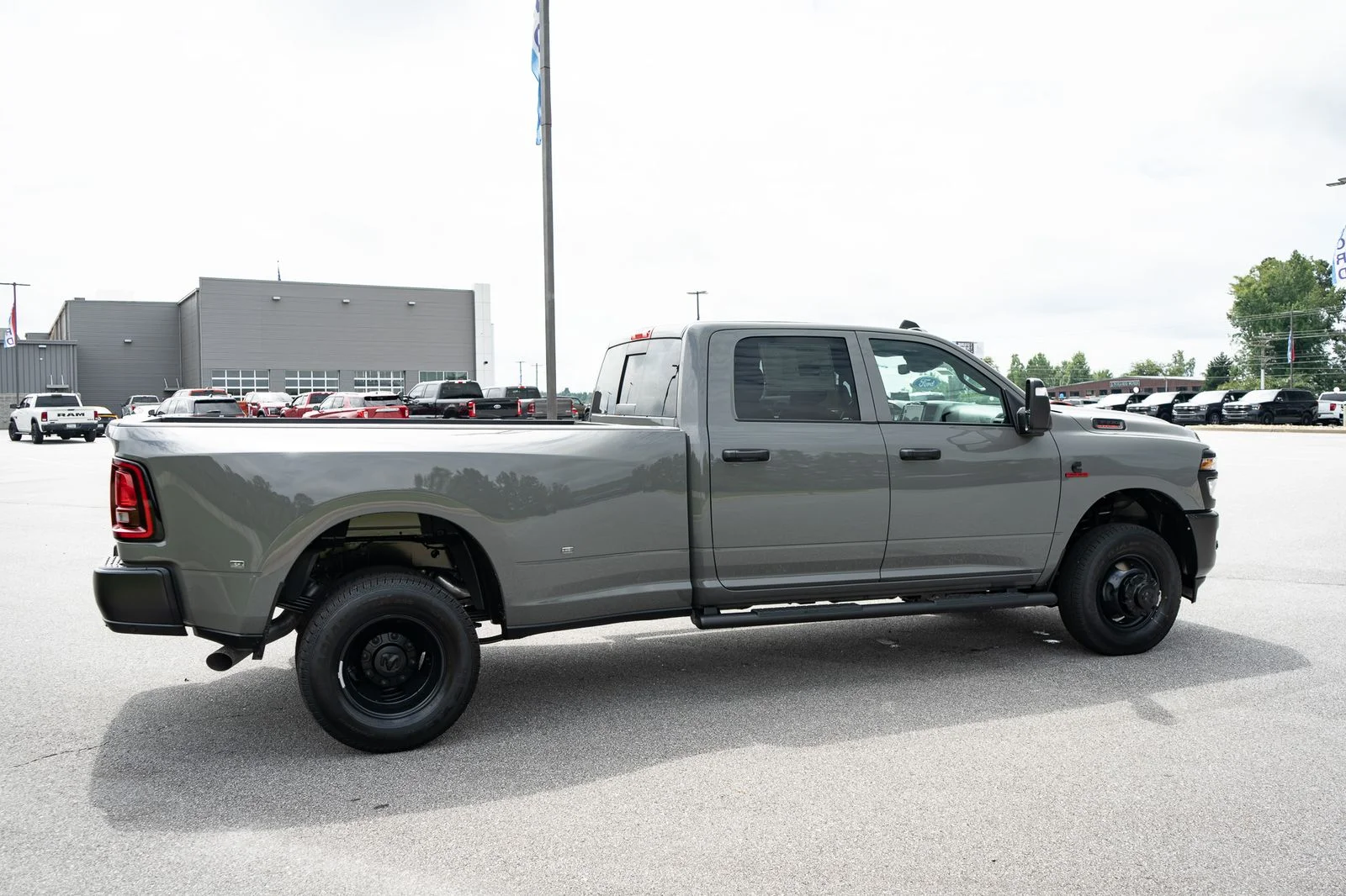 New 2026 Ceramic Gray Clear-Coat Exterior Paint RAM Tradesman image 10