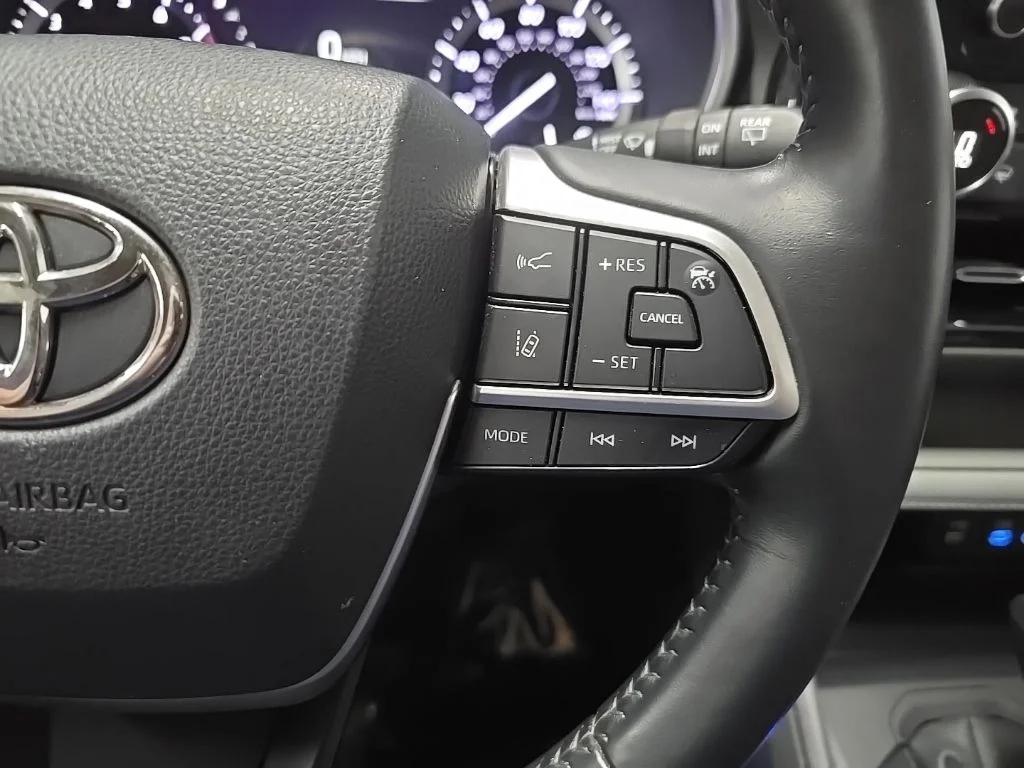 Used 2022 Blue Toyota XLE image 21